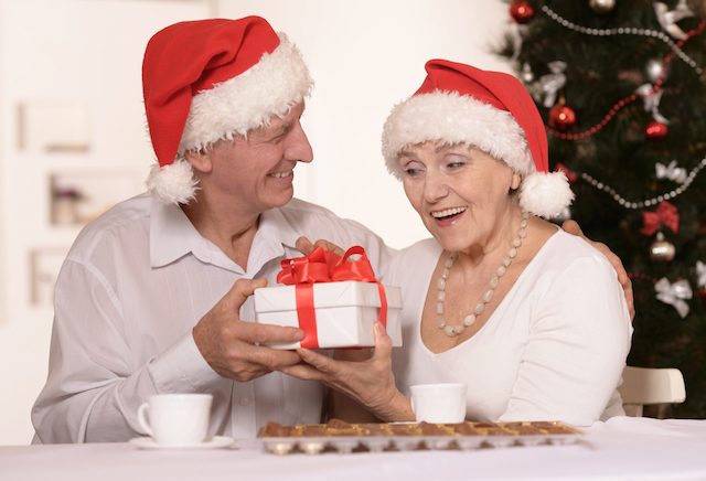 6 Ways to Celebrate the Holidays with Dementia